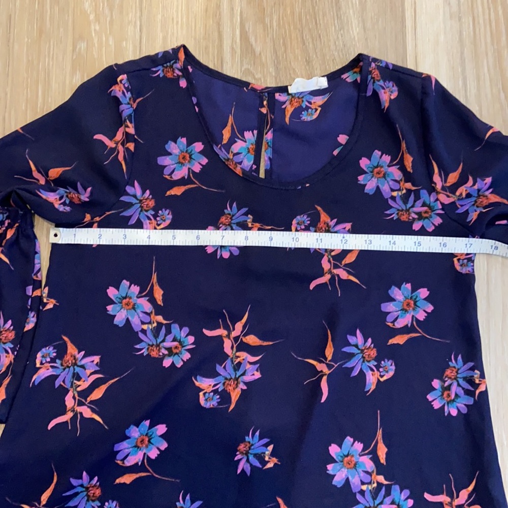 🌸Floral top - Picture 3 of 10